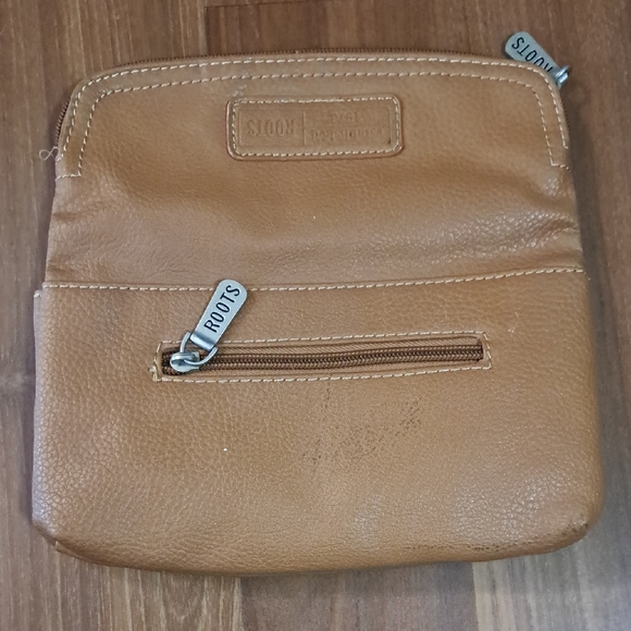 Roots Camel Leather Wristlet - Picture 5 of 7